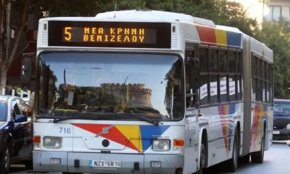 Αδιανόητο! Πιάστηκαν στα χέρια στην μέση του δρόμου για ένα τρακάρισμα στην Θεσσαλονίκη (Βίντεο)